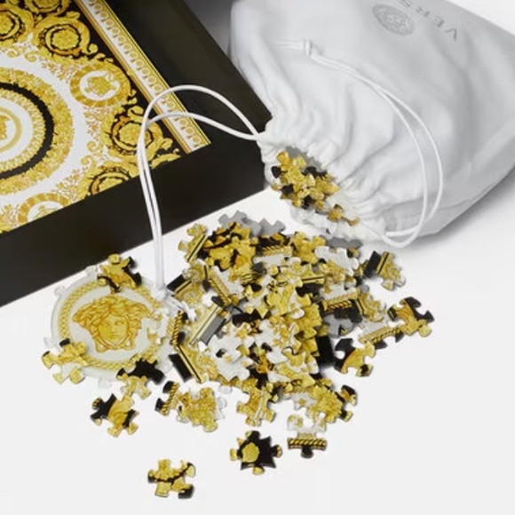 AUTHENTIC VERSACE BAROCCO PUZZLE MEDUSA.  🔥Host Pick🔥 - Picture 12 of 13